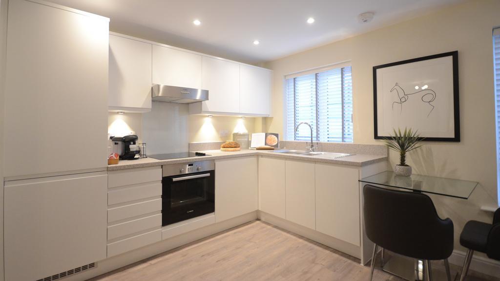 House Of Fisher- Solstice House Apartments Farnborough  Bagian luar foto