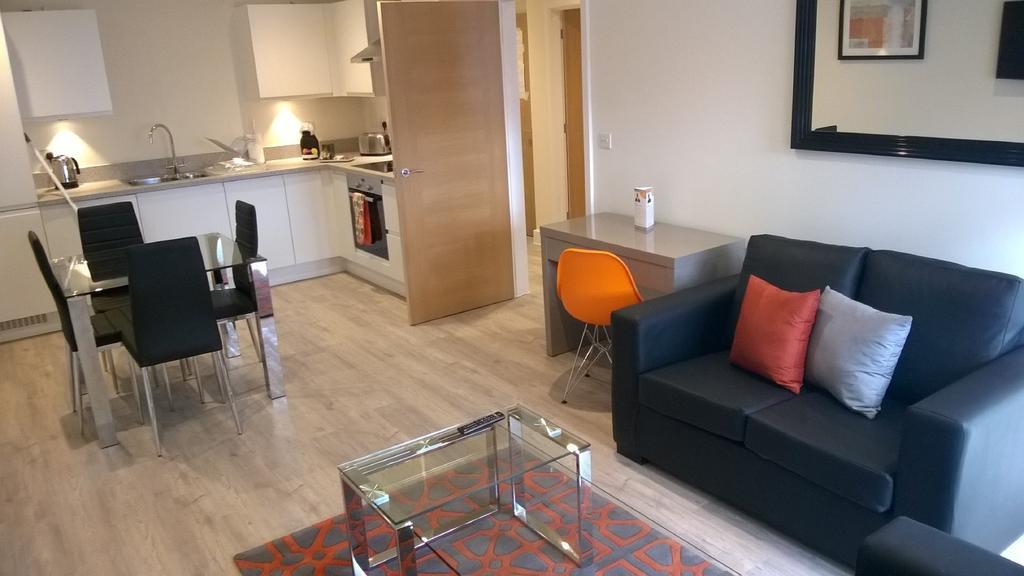 House Of Fisher- Solstice House Apartments Farnborough  Bagian luar foto