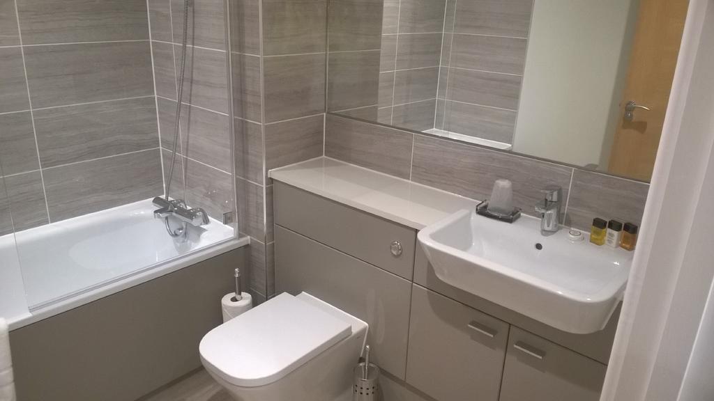 House Of Fisher- Solstice House Apartments Farnborough  Bagian luar foto