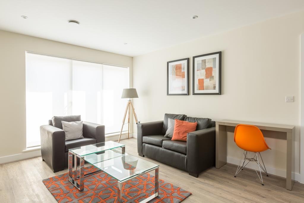 House Of Fisher- Solstice House Apartments Farnborough  Bagian luar foto