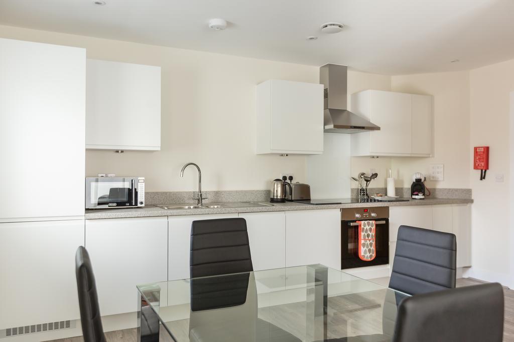 House Of Fisher- Solstice House Apartments Farnborough  Bagian luar foto