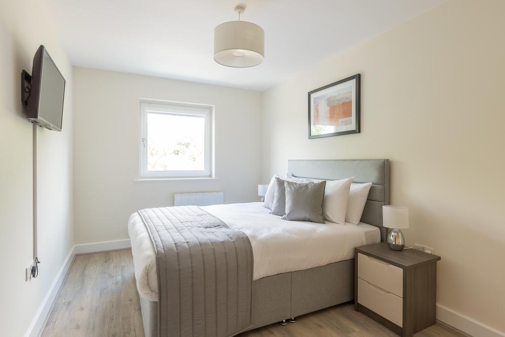 House Of Fisher- Solstice House Apartments Farnborough  Bagian luar foto