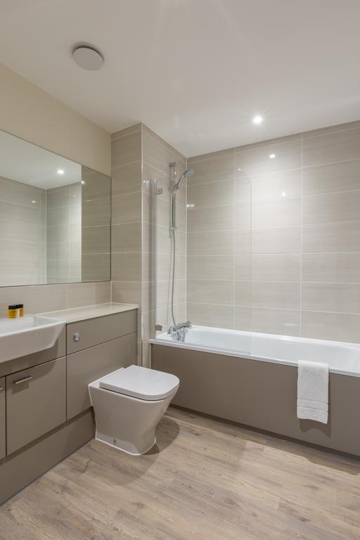 House Of Fisher- Solstice House Apartments Farnborough  Bagian luar foto